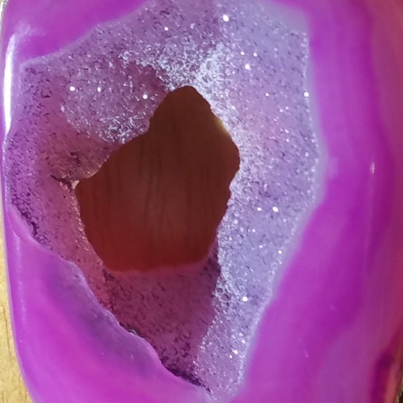 NATURAL HOLE DRUZY WITH CRYSTAL FORMATION - Picture 4 of 12